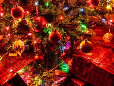 Christmas_Tree_and_Presents