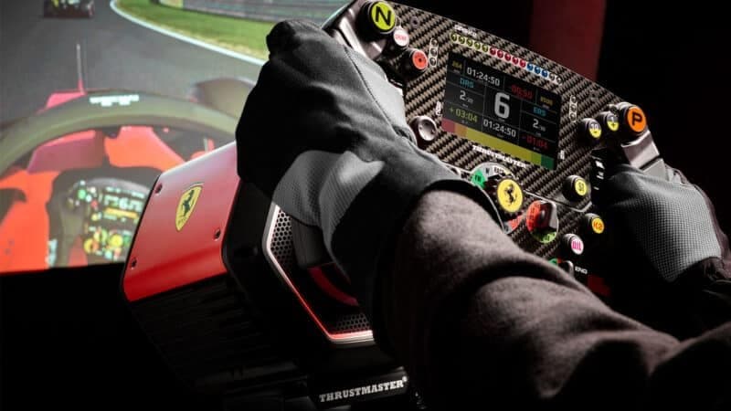 Thrustmaster en Ferrari kondigen racing stuur in nieuwe kleuren aan