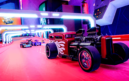 Je kunt het schroeiende plastic bijna ruiken in de nieuwe trailer van Hot Wheels Unleashed 2: Turbocharged