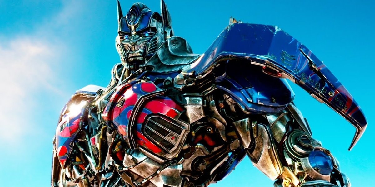 Dit beeld van Optimus Prime is een flink bouwpakket